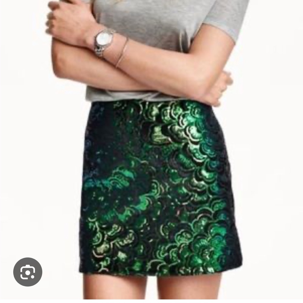 ⭐️ 2 for $15. H&M Black and Green Floral Mini Skirt